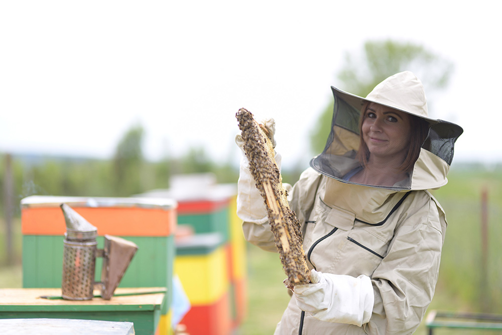 beekeeper_suit_woman beekeeper suit